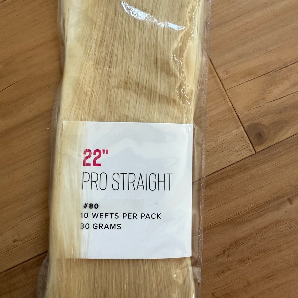 1 pack 22" #80 white ash blonde Donna Bella tape in hair extensions 
Brand new - Picture 3 of 3